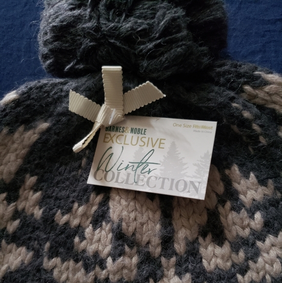 Womens Winter Hat - Picture 2 of 3